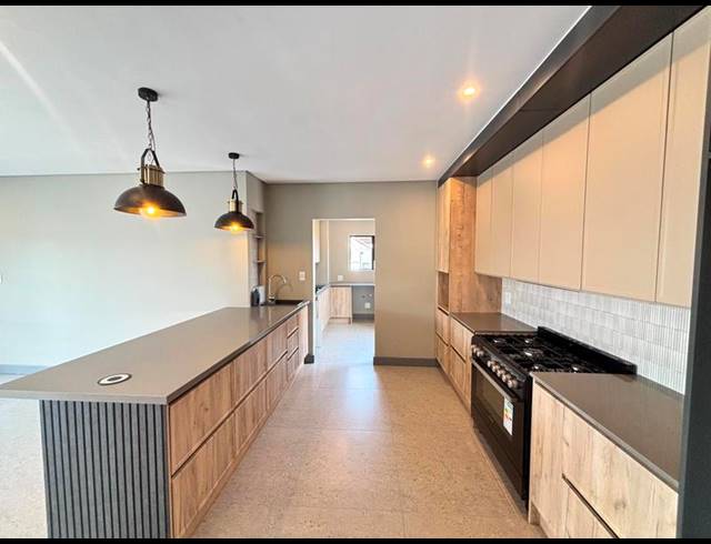 5 BEDROOM HOUSE FOR SALE IN FOUNTAINBROOK ESTATE